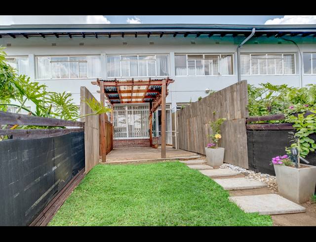 2 BEDROOM APARTMENT FOR SALE IN DARRENWOOD